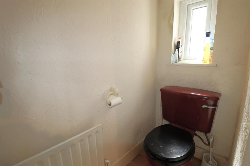 Top Floor Toilet.JPG