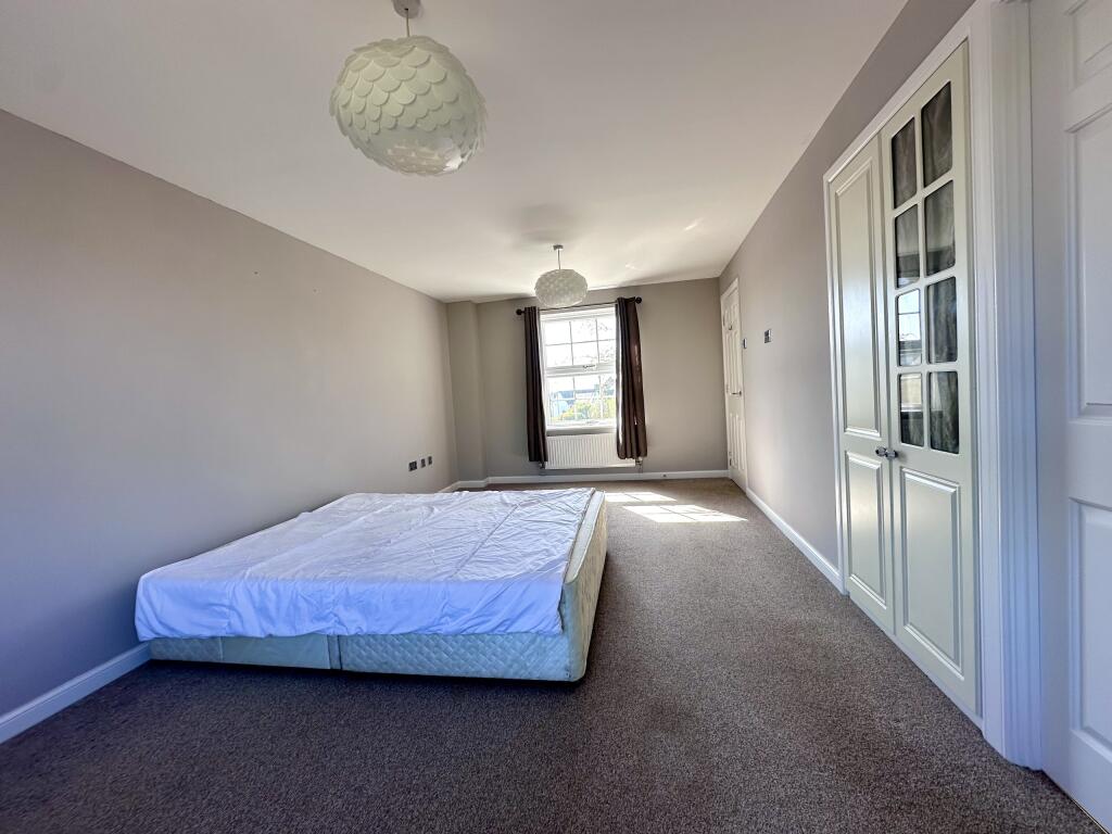 Bed1.JPG