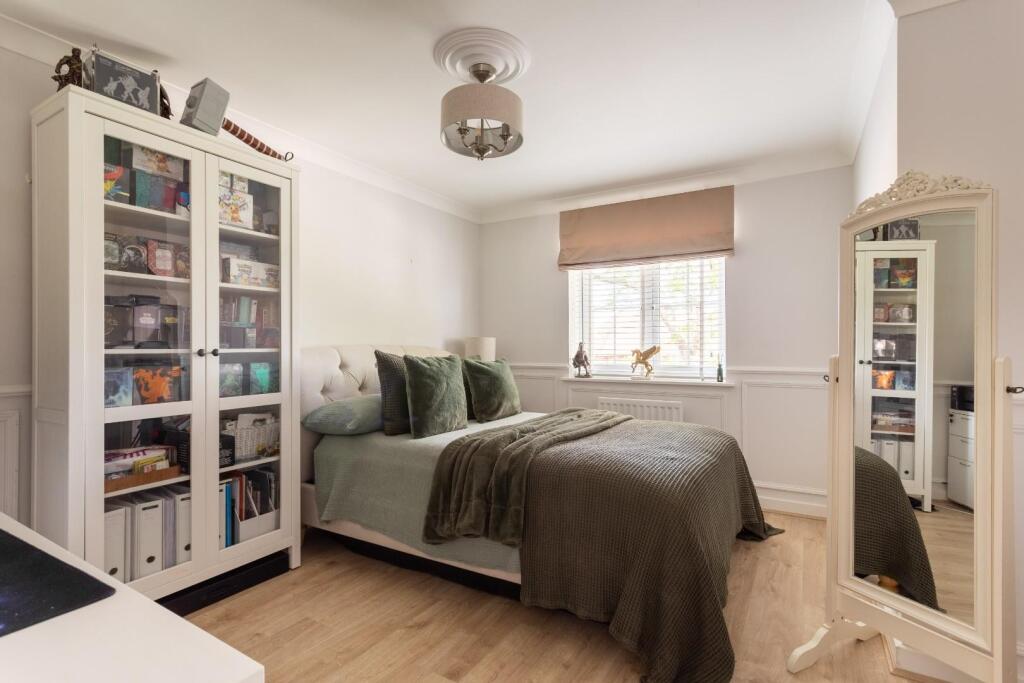 Charlwood Drive-4.jpg