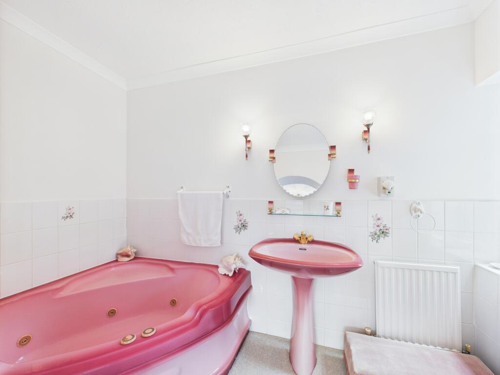 CAM02909G0-PR0466-STILL027