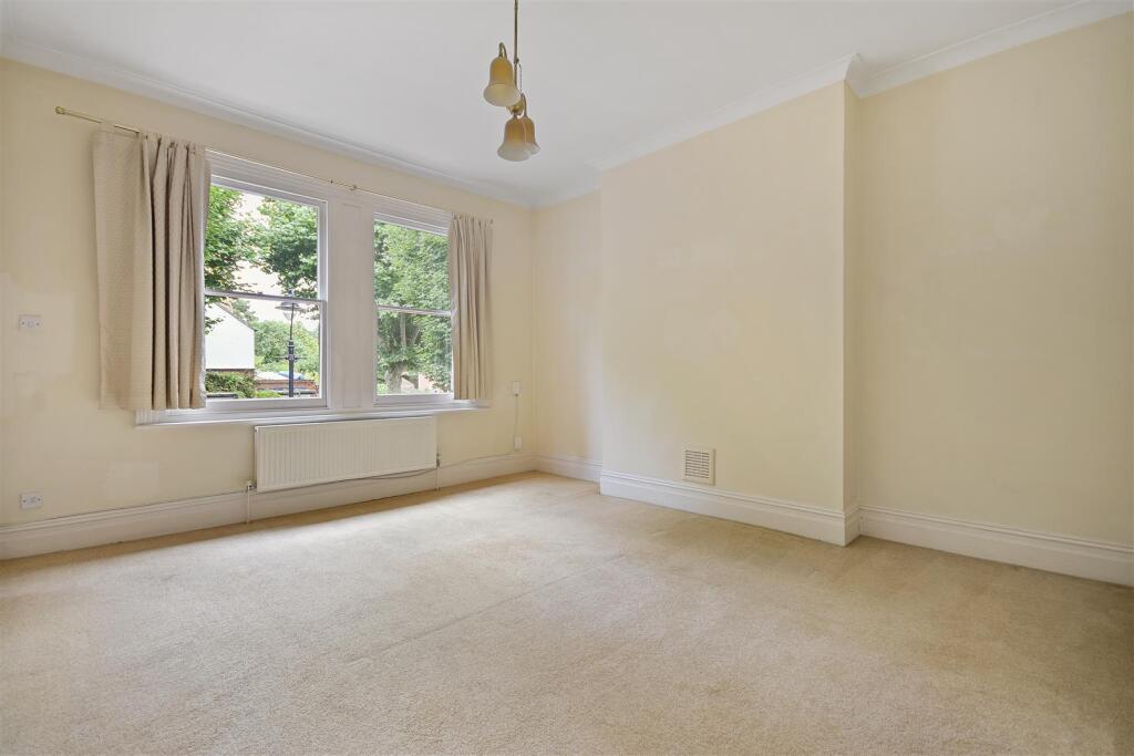 Brook Green Lettings  Heathfield Road - BedroomC3 