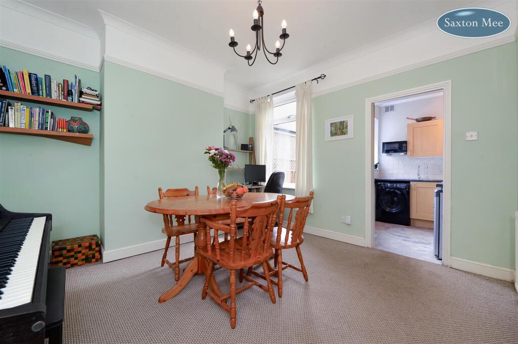 dining room 8851.jpg