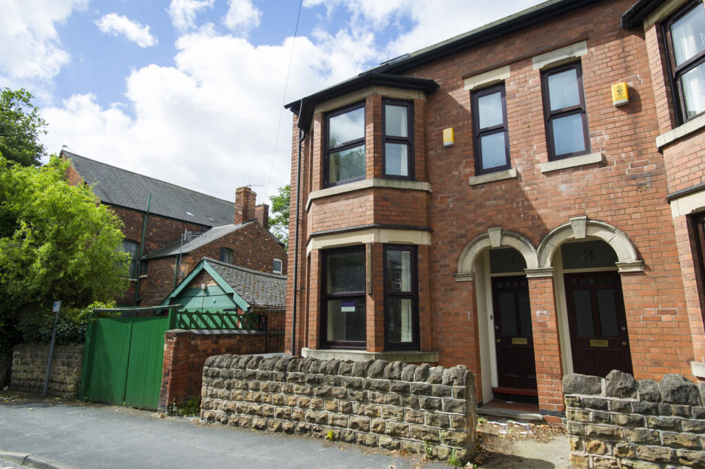 7 Bedroom Semi-Detached House - HMO