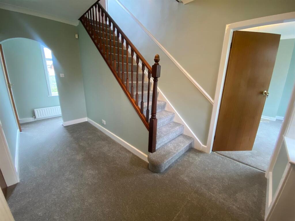 HALLWAY 1.jpg