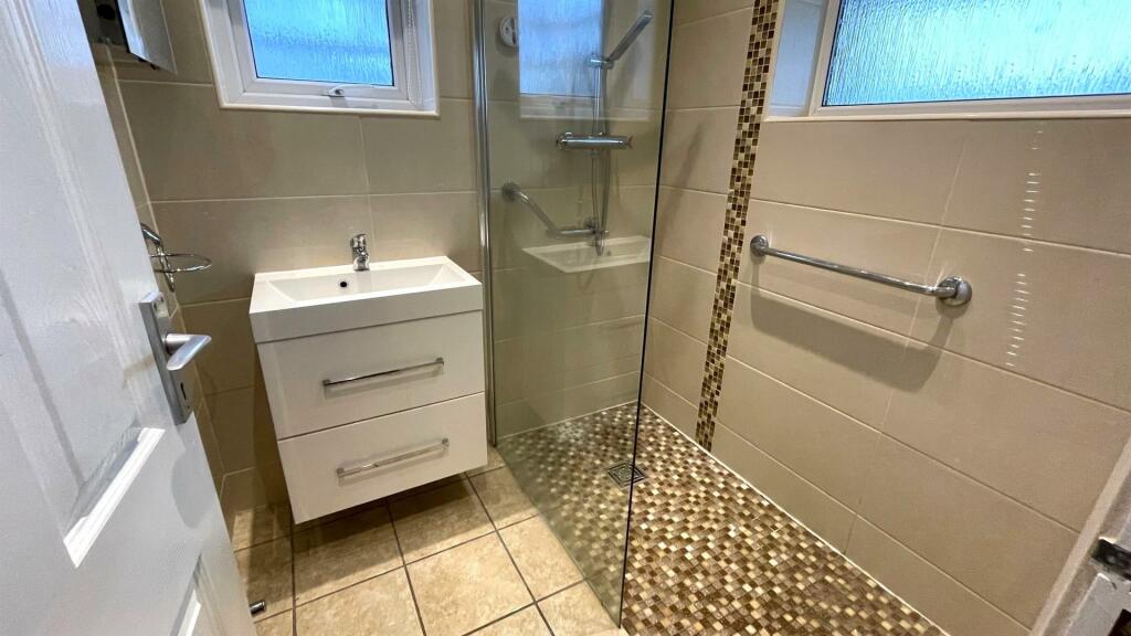 BATH SHOWER ROOM