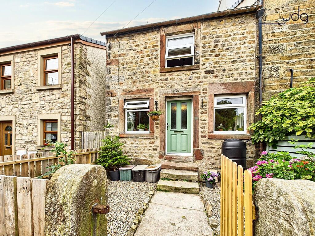 Salford Road, Galagte | Charming double fronted cottage with private garden