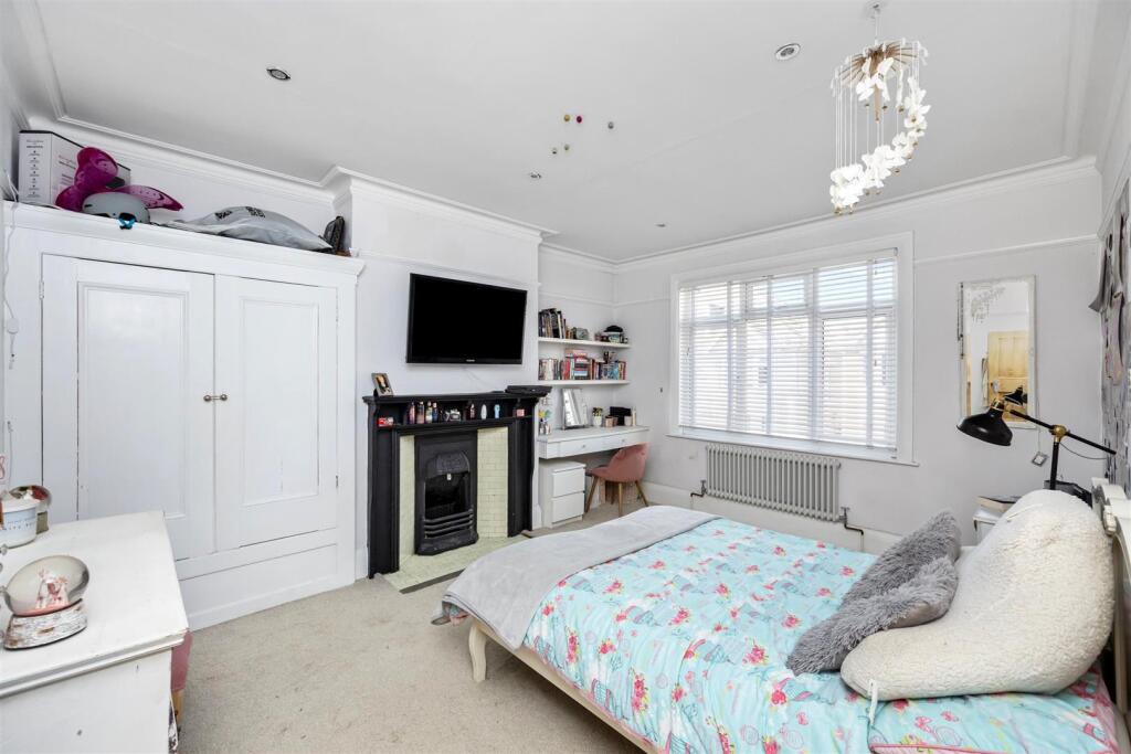 Norman Road 11 BEDROOM CHILDS.jpeg