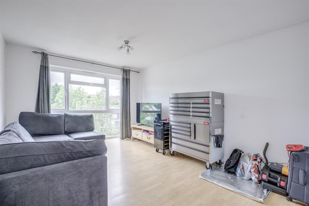 3 Kaybridge Close, HP13 7HF-5.jpg