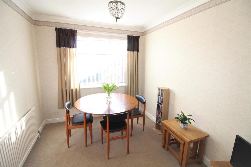 10 Kempston Way-Dining.JPG