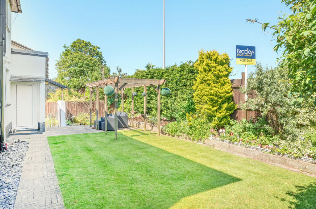 1298896-3-682b620...