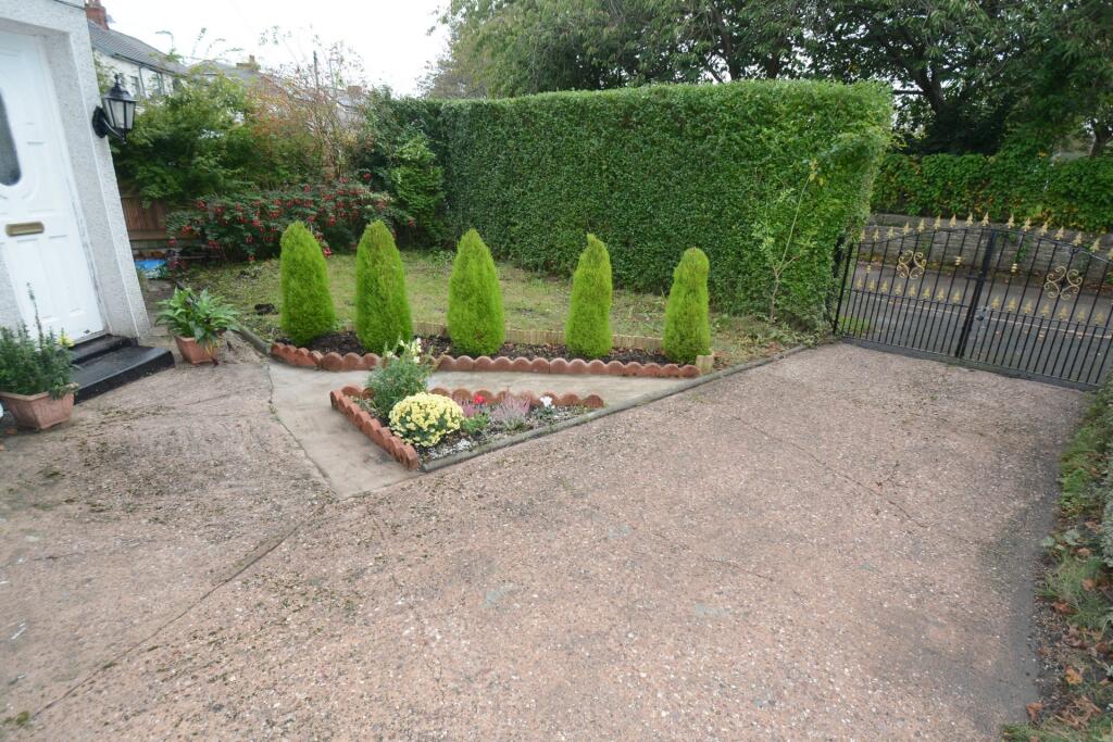 FRONT GARDEN