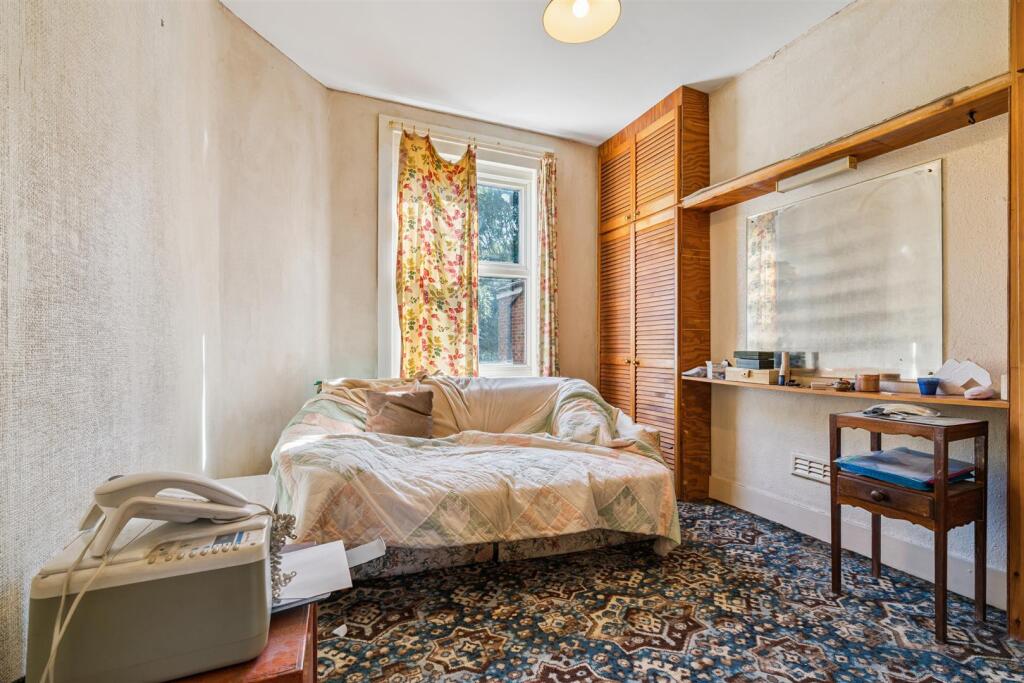 77 Courtney Road SW19 bedroom 3.jpg