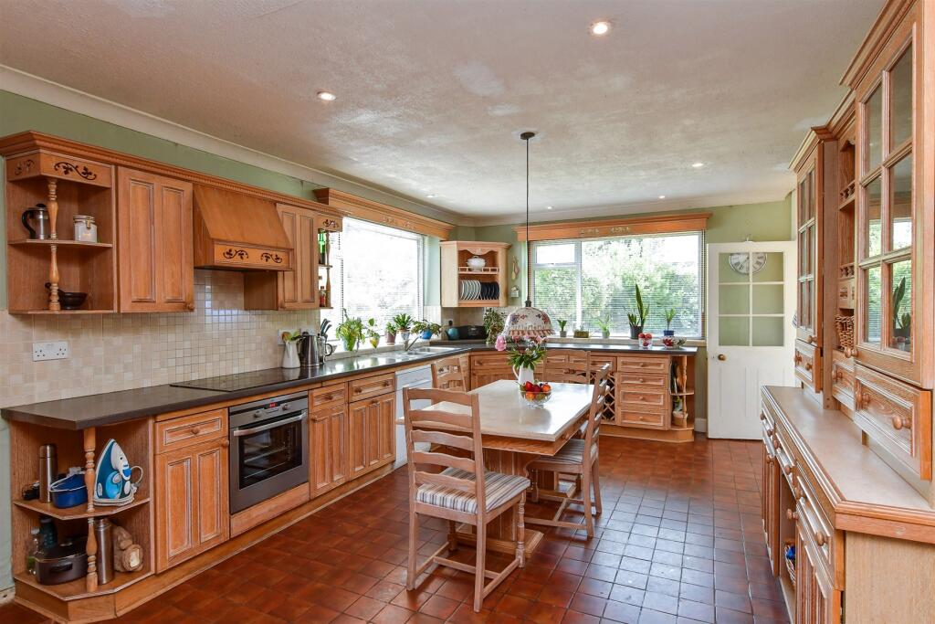 Kitchen/ Breakfast Room