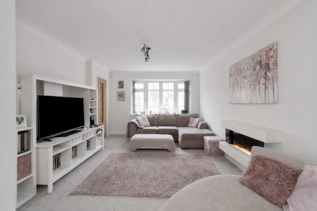 2 Nichols Close_1 2.jpg
