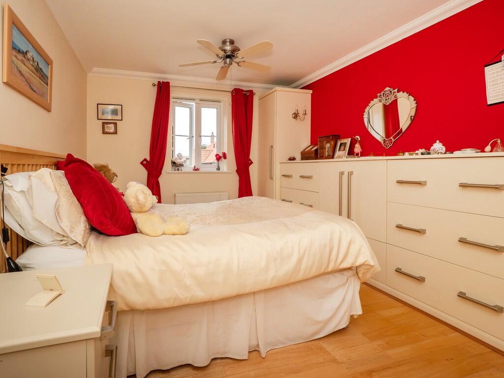 6RectoryClose Bed...