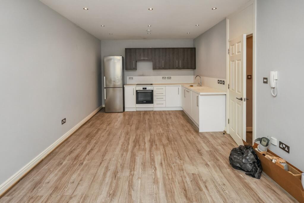 Flat 6, 68 Boston Road, Hanwell, London, W7 2ET
