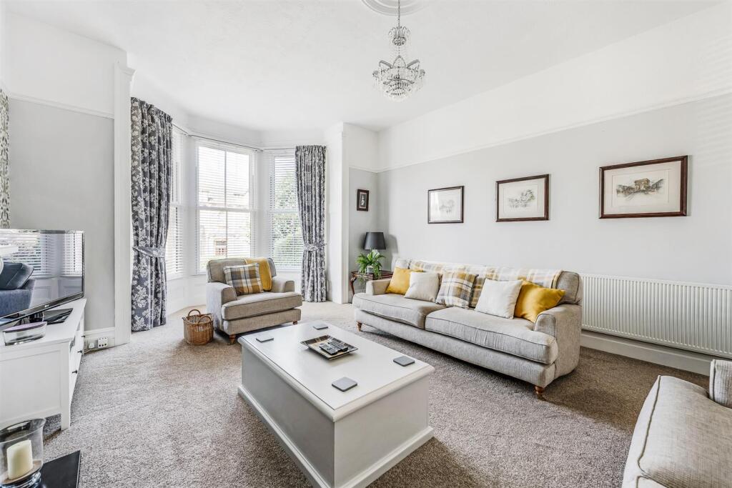 Living Room 2.jpg