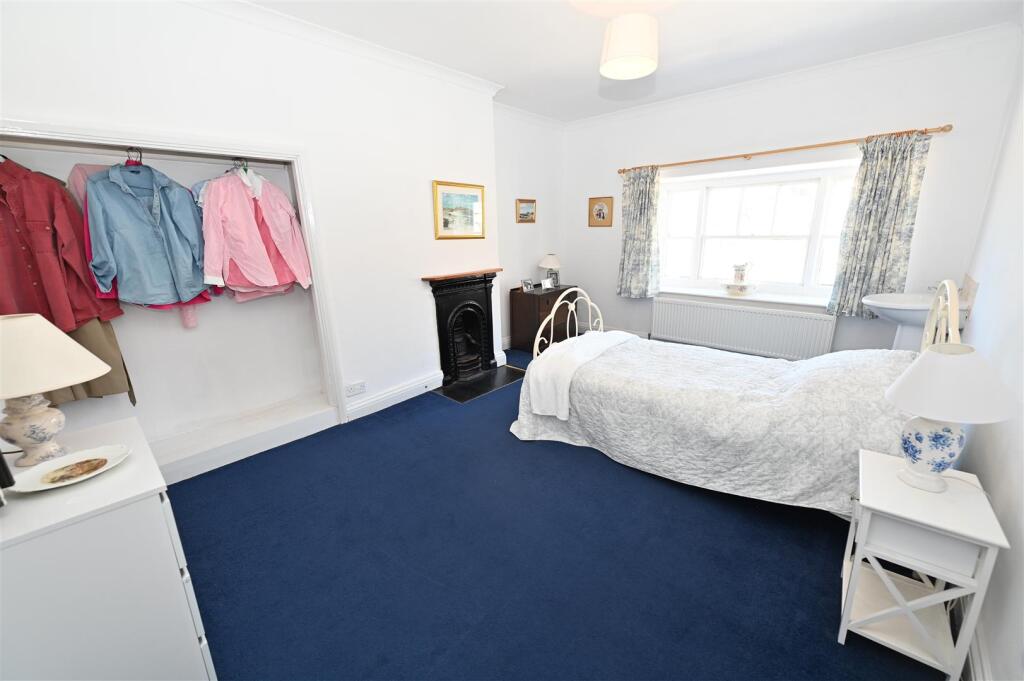 BEDROOM 4.