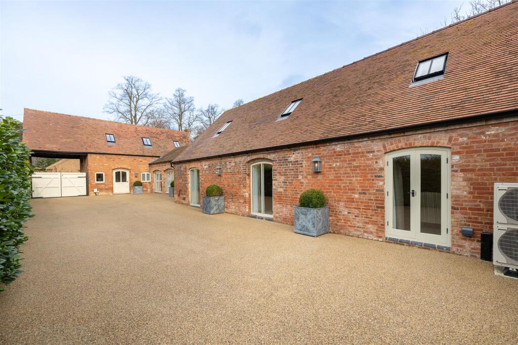 DE73 8AN LB 22aMS-036.jpg