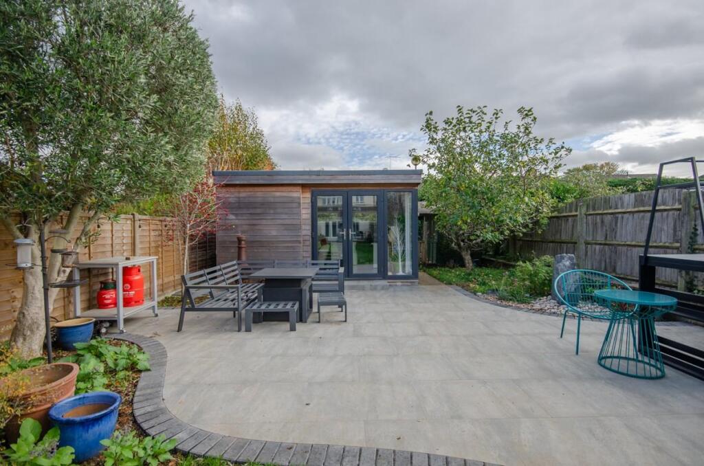 Garden lodge.jpg