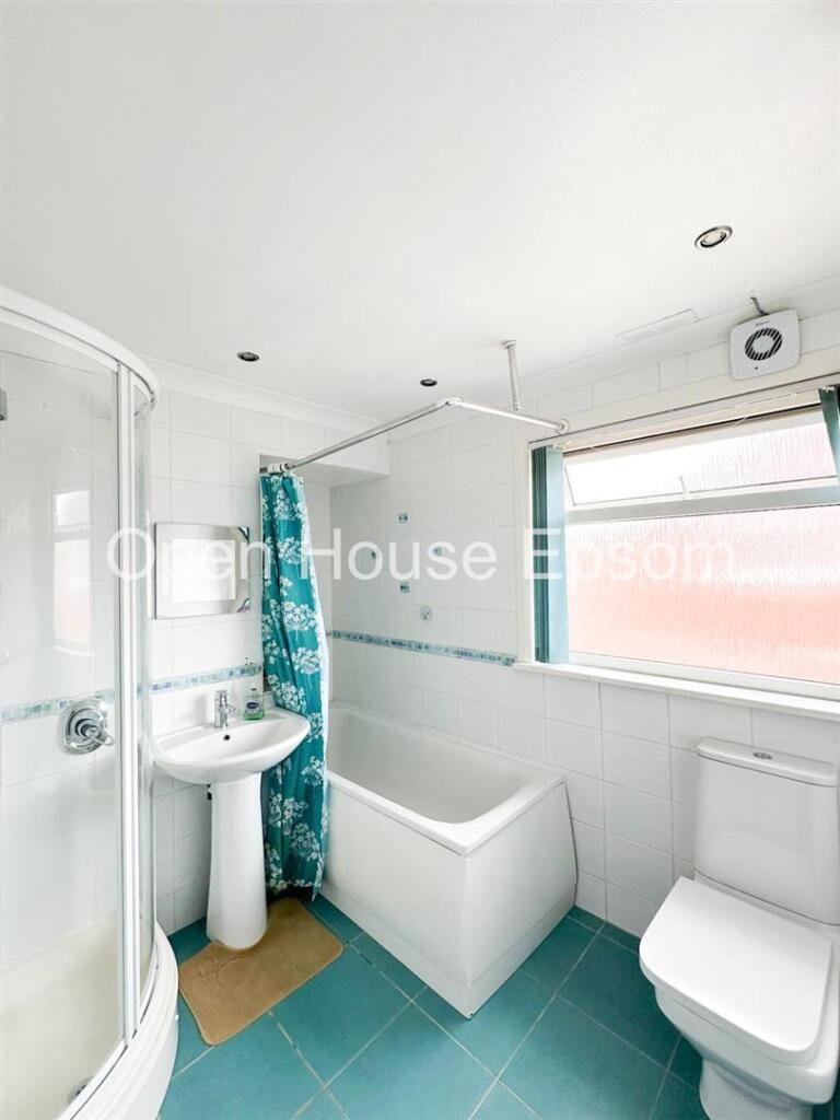 bathroom 3.jpeg