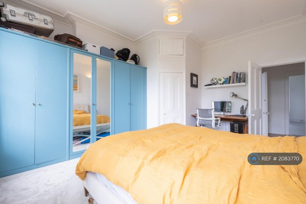 Master En-Suite Bedroom 
