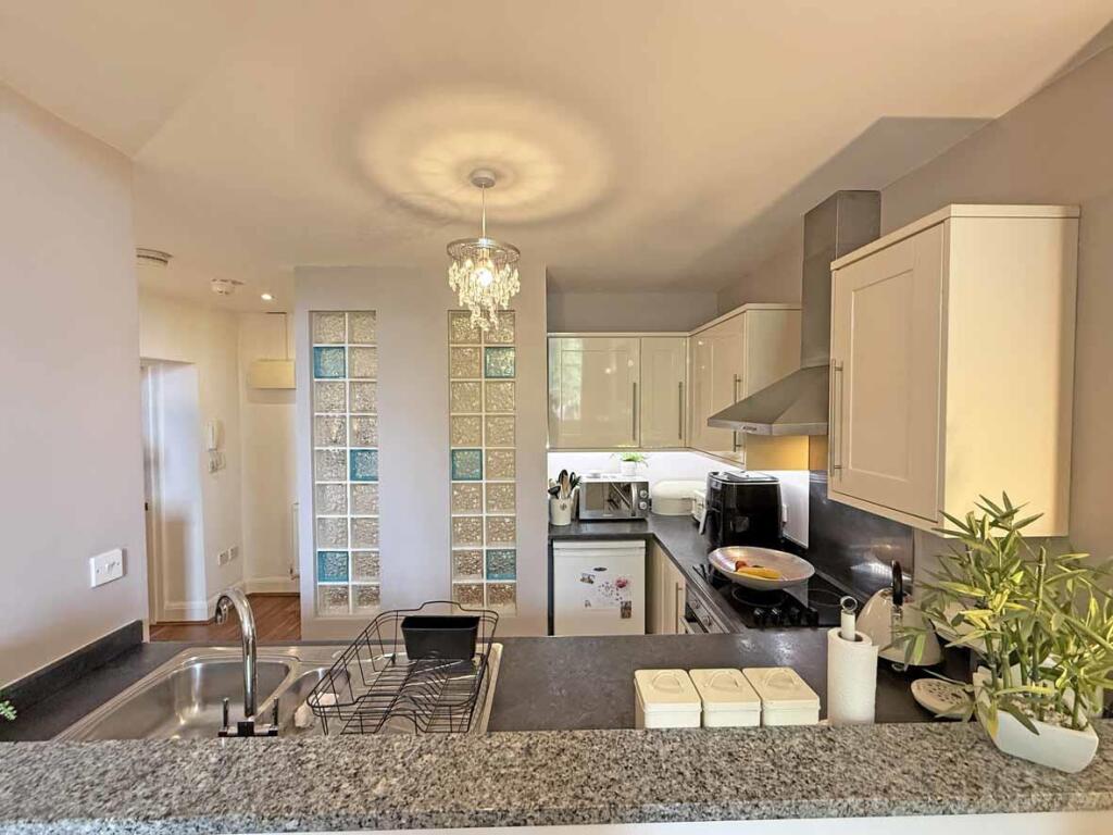 Evans Court - Kitchen 3.jpg