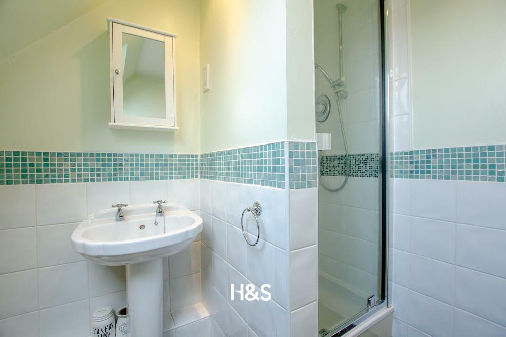 239 Hampton Lane - ensuite.jpg
