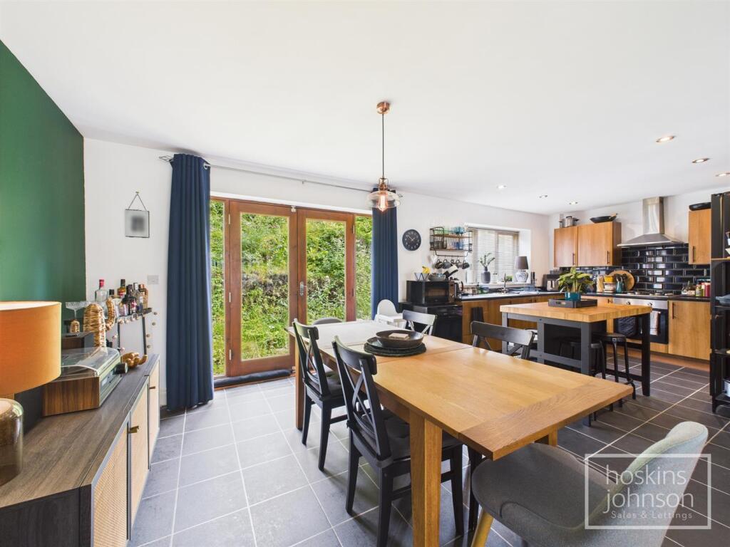 Open plan living/kitchen/diner