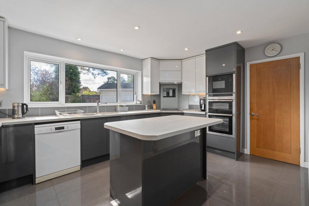 Kitchen/Breakfast Rm