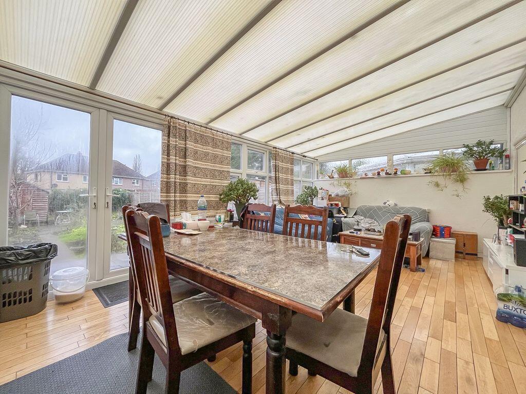 KITCHEN/CONSERVATORY