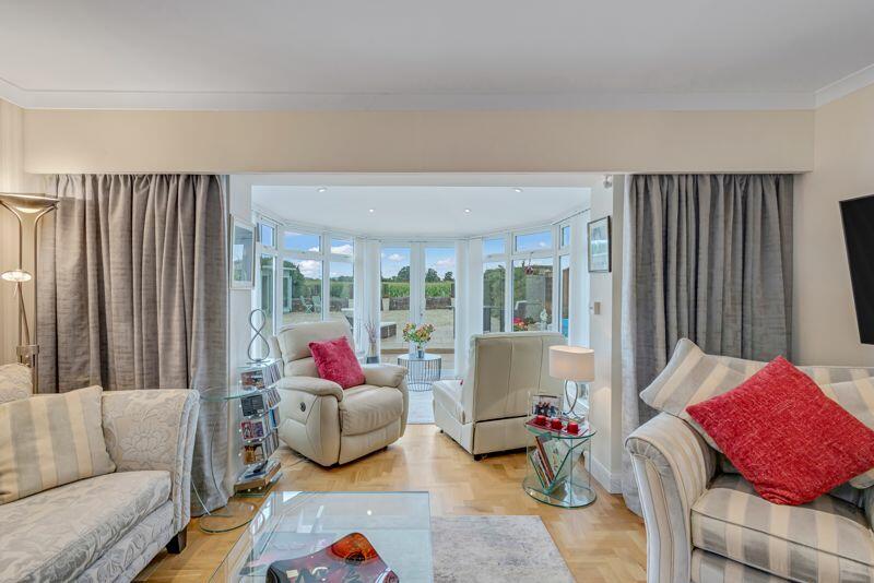LIVING ROOM / SUN ROOM