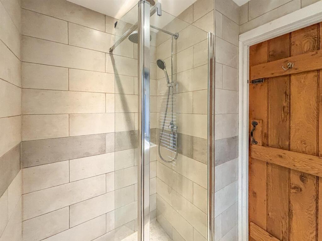 Bathroom1.jpg