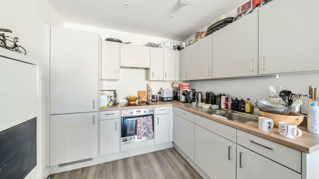 Kitchen 2.jpeg