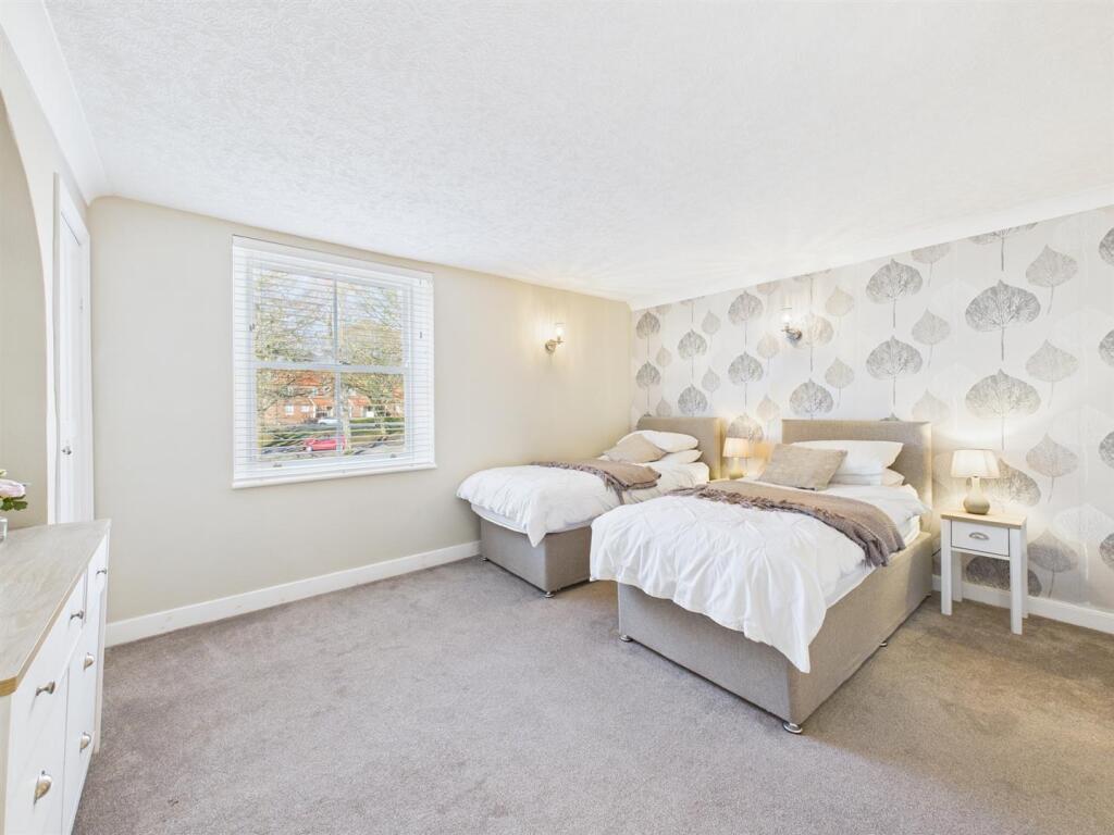 Bedroom:
