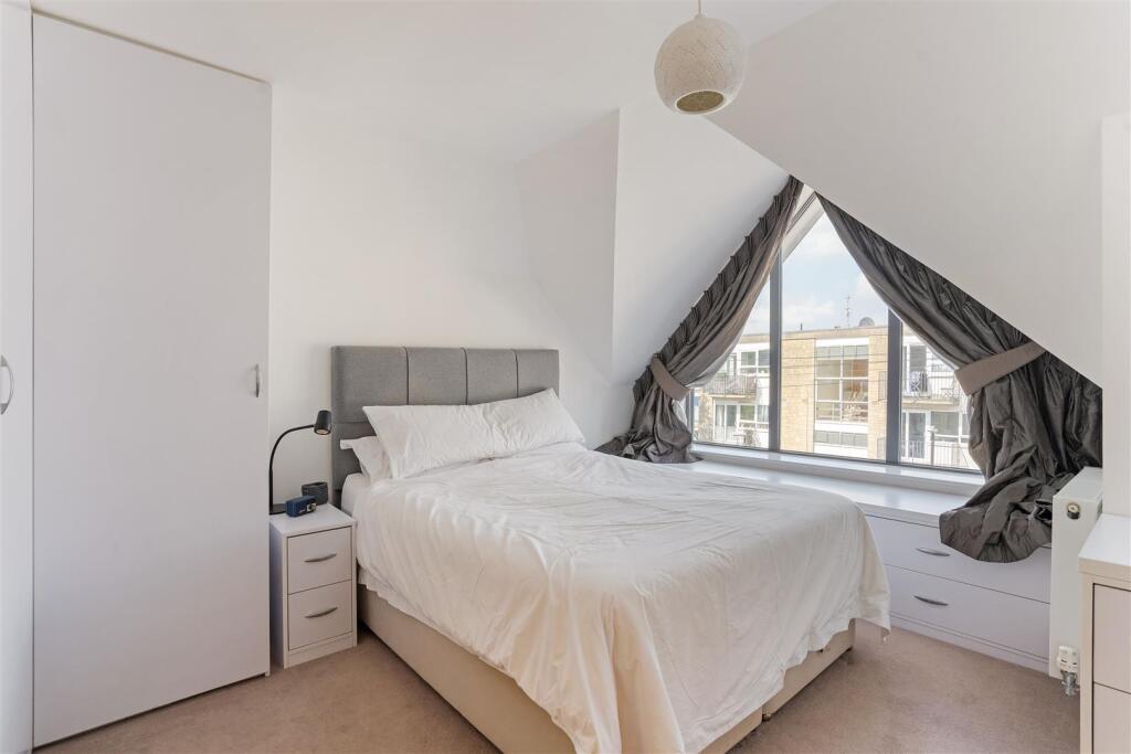 Holmes Grove, Henleaze Master Bed.jpg