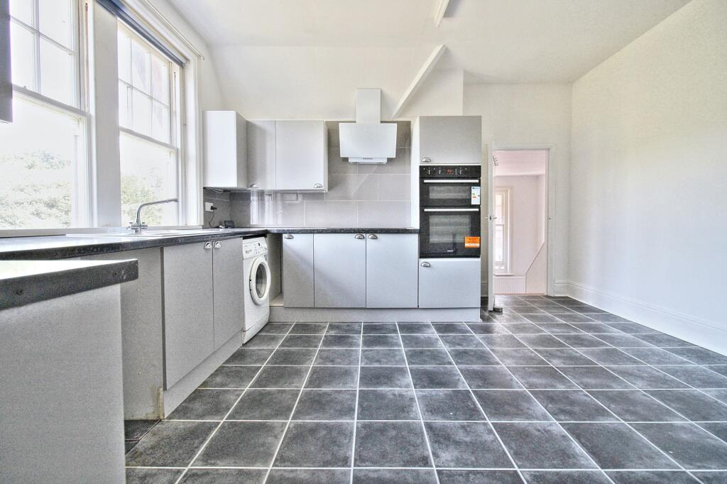 Kitchen/ Dining Room