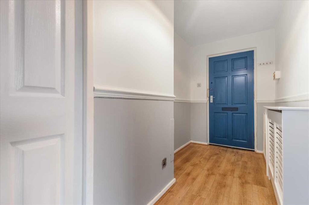 Entrance Hallway (2)