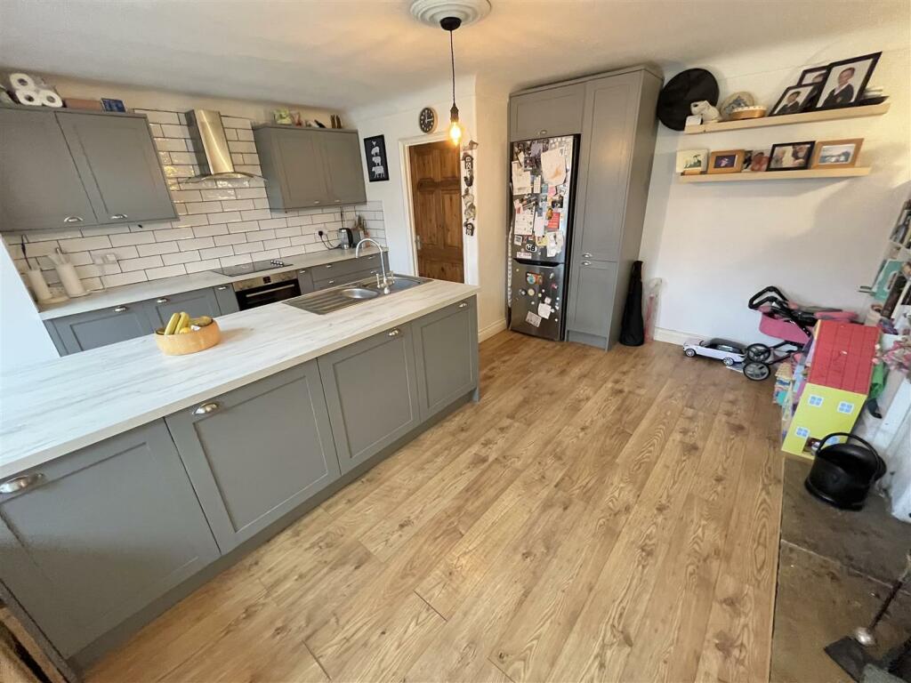Kitchen Area Aspect 2.jpg