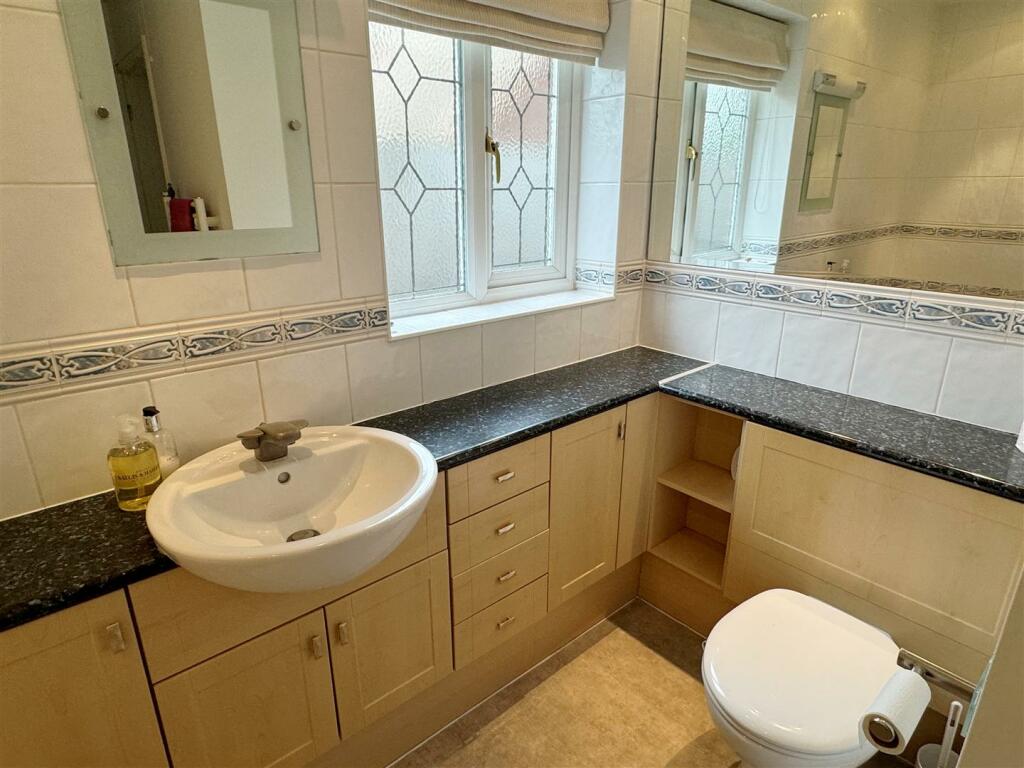 Bathroom 1a.JPG