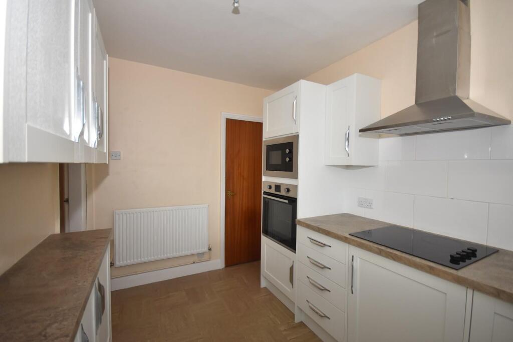 KITCHEN 02.JPG