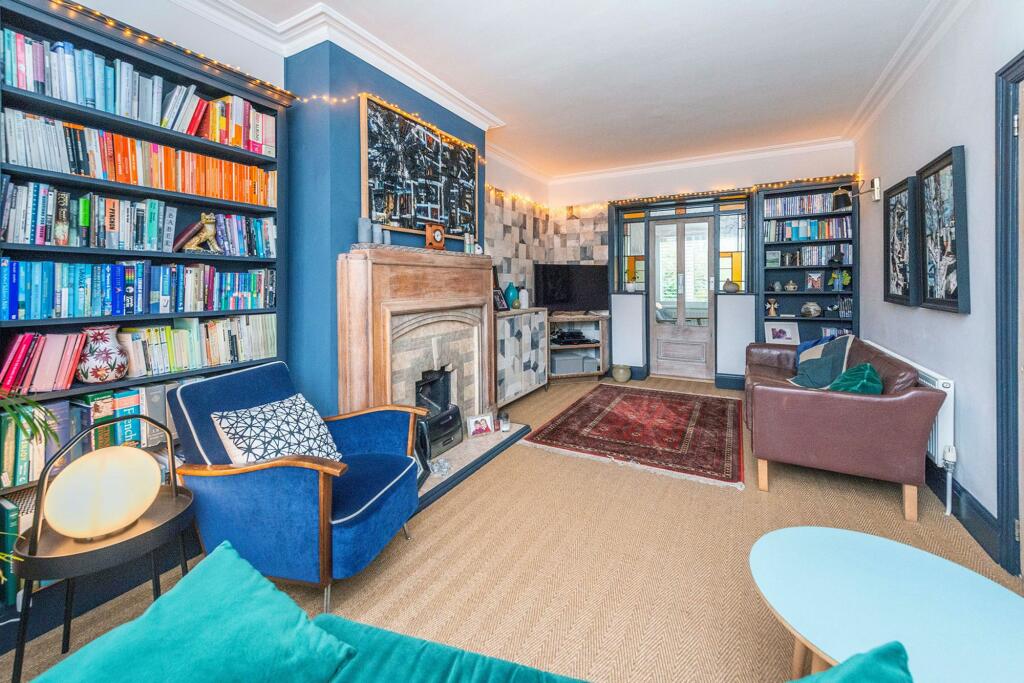 KITCHEN/DINER AND LOUNGE