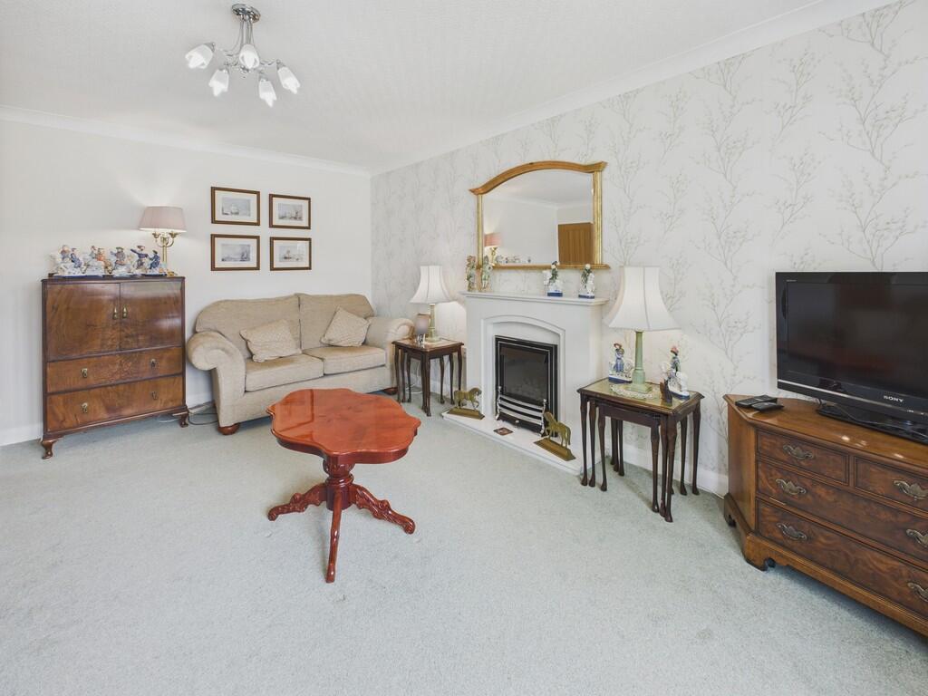 CAM04273G0-PR0136...