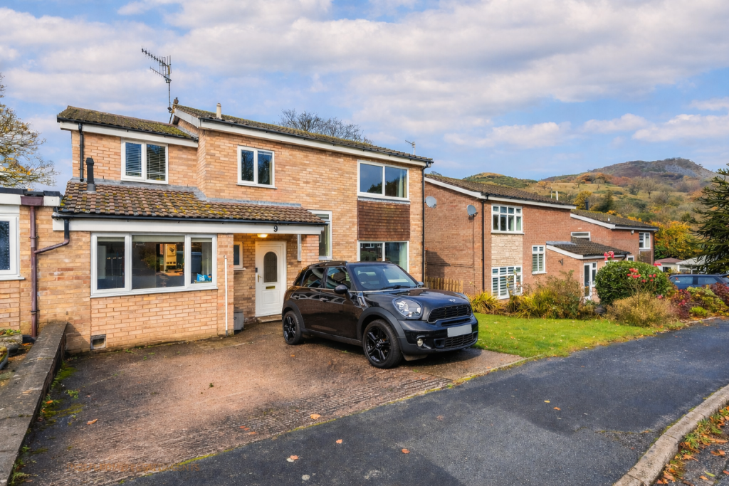 Forest Drive, Langley, SK11 0BY