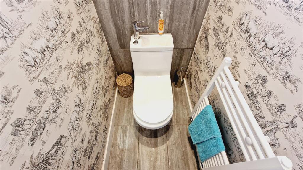 Cloakroom / WC