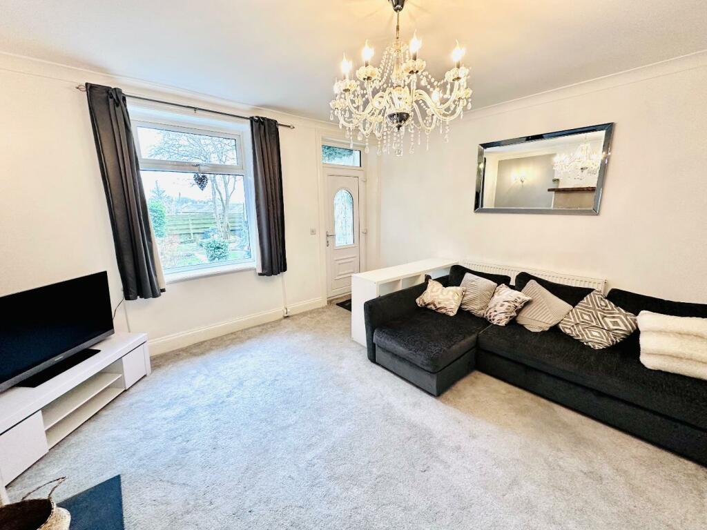 SPACIOUS LOUNGE