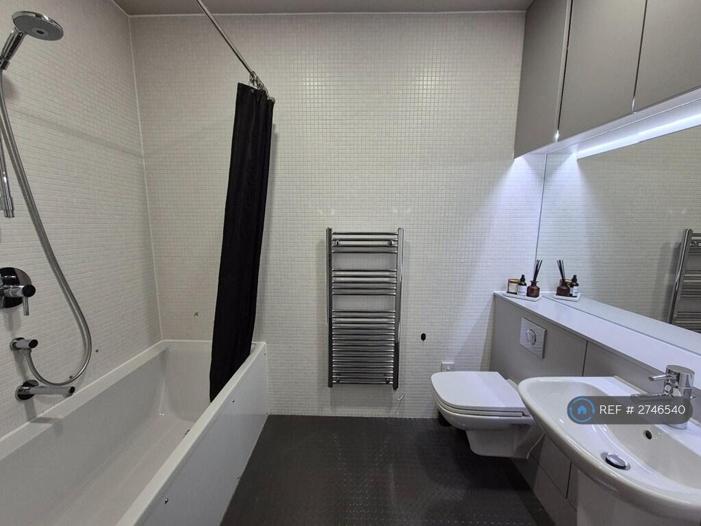 1st Floor Bathroom