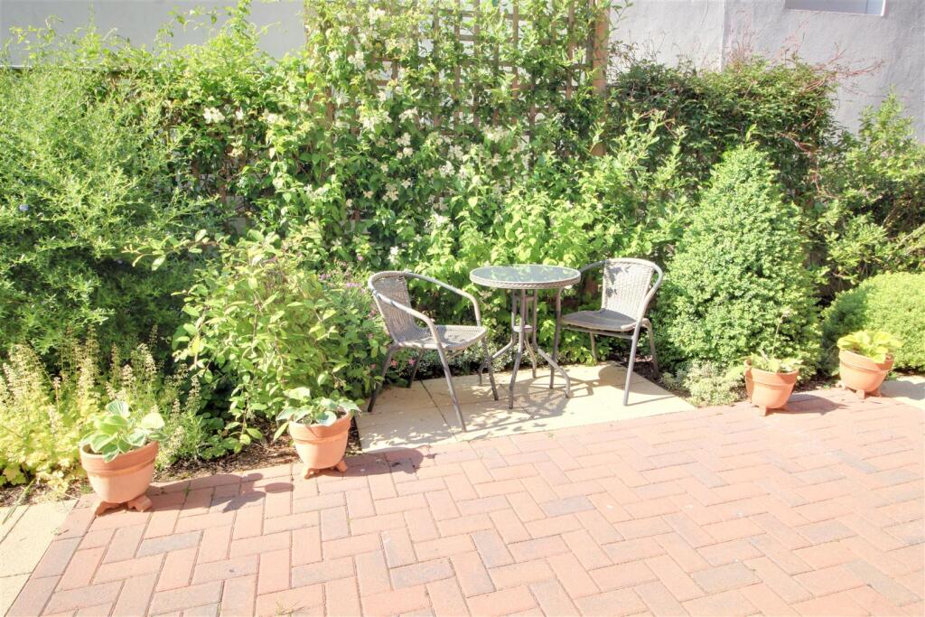 Owners Patio Area (2).jpg