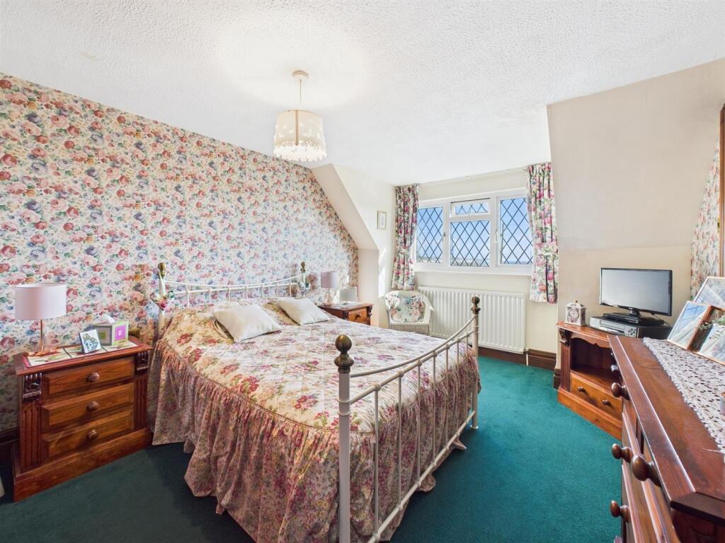 Bedroom: