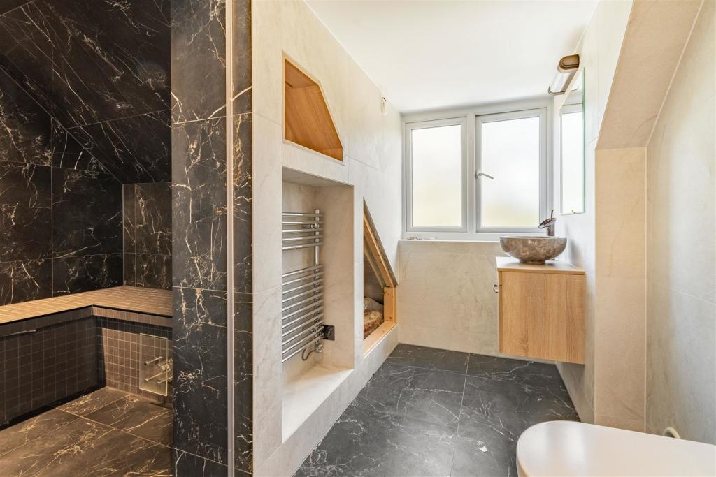 8496053-interior01.jpg